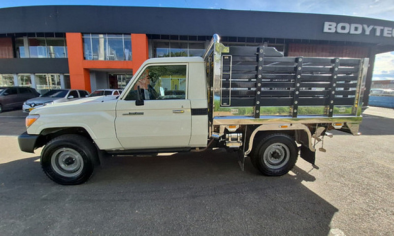 Toyota Land Cruiser ...