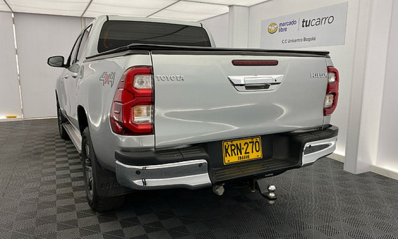 Toyota Hilux  At  4....