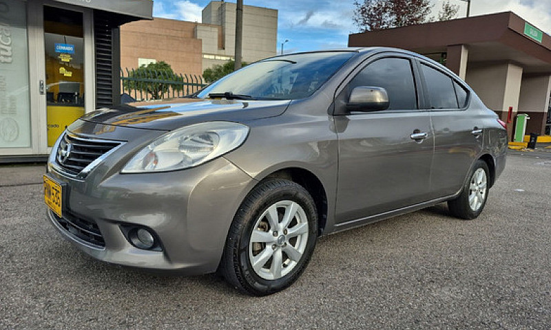 Nissan Versa 1.6 Adv...
