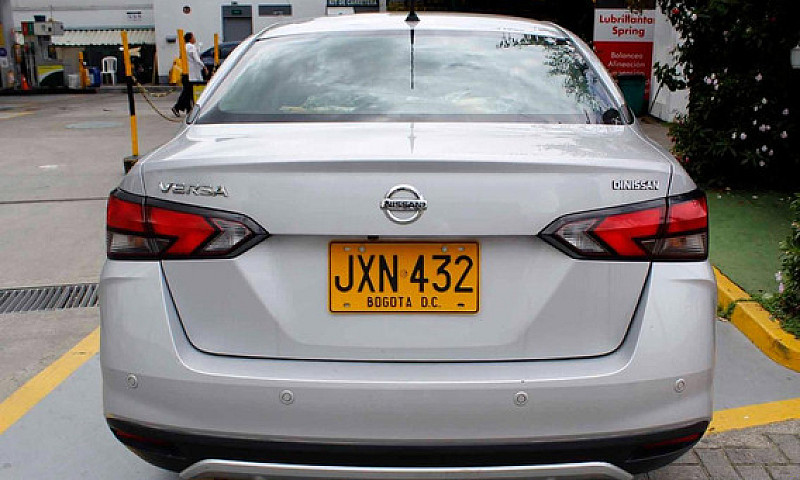 Nissan Versa 1.6 Sen...