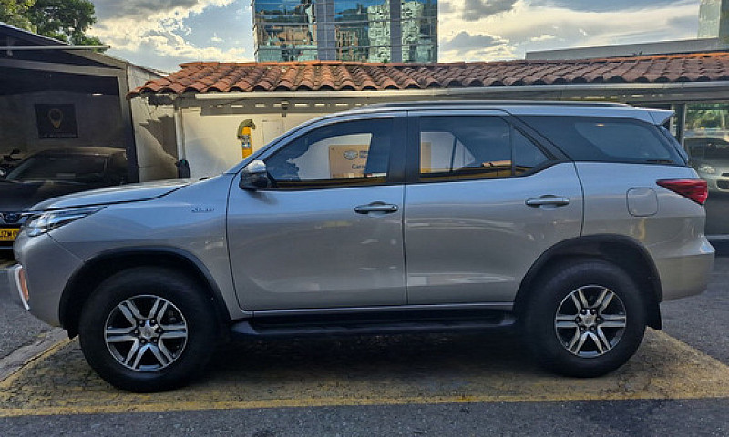 Toyota Fortuner 2.4 ...