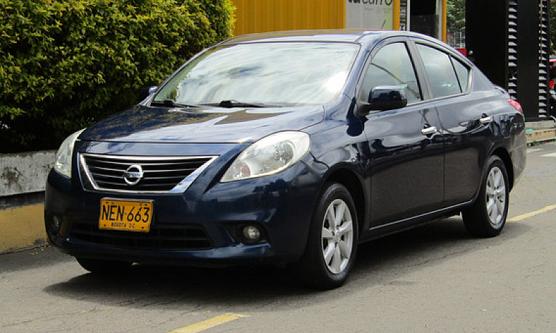 Nissan Versa 1.6 Adv...