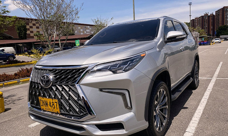 Toyota Fortuner 2.7L...