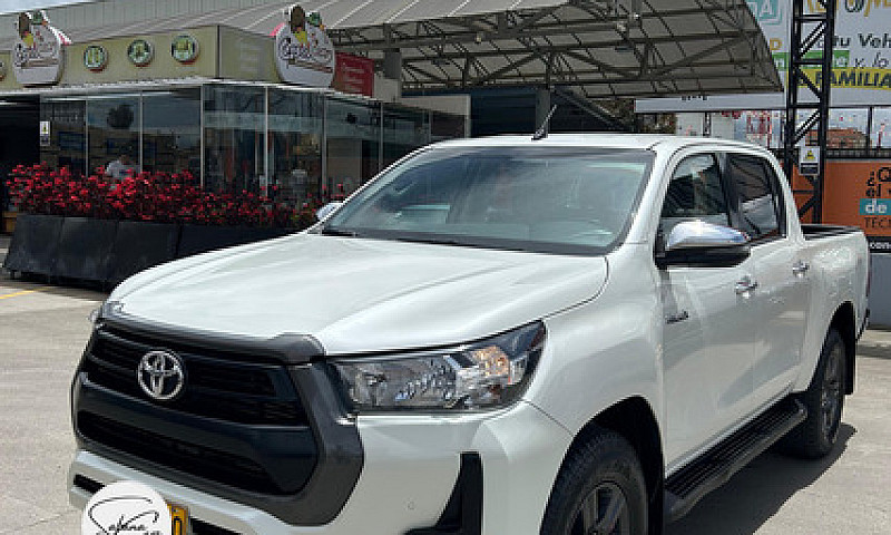 Toyota Hilux 2.4L...