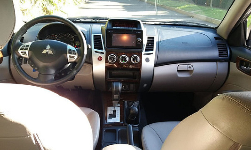Mitsubishi Nativa 3....