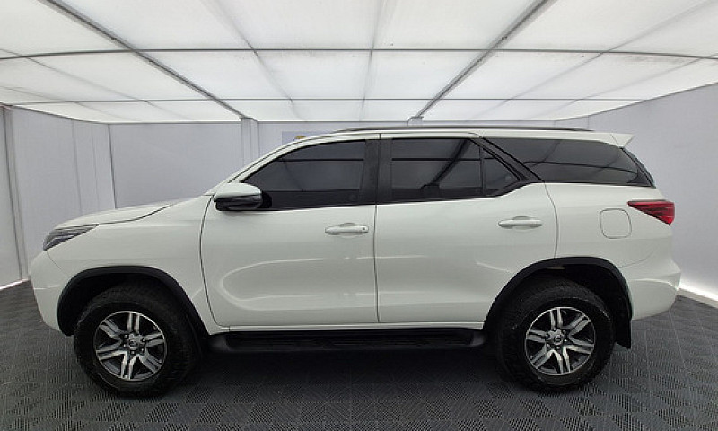 Toyota Fortunner 2.4...
