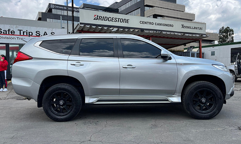 Mitsubishi Montero S...