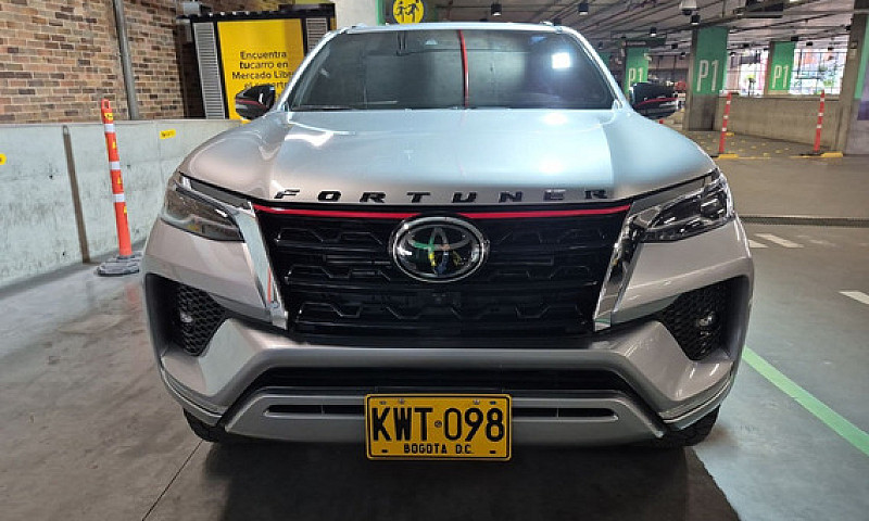 Toyota Fortuner 2.4L...