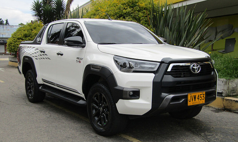 Toyota Hilux 2.8 Adv...