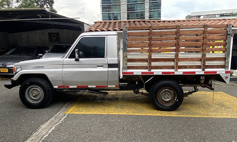 Toyota Land Cruiser ...
