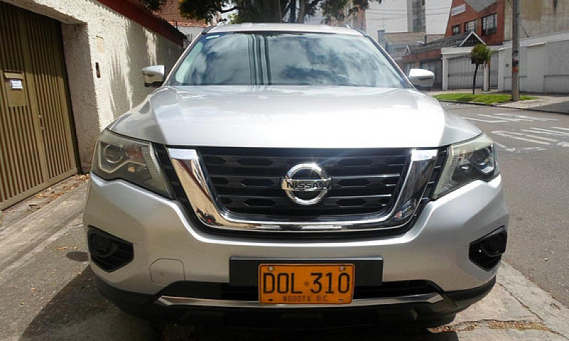 Nissan Pathfinder Tr...