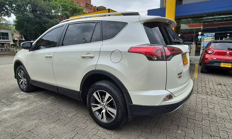 Toyota Rav4 2.0 Stre...