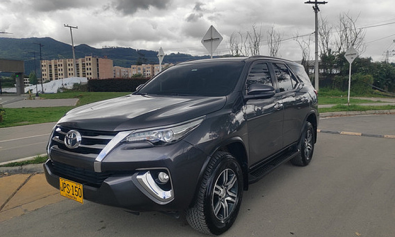 Toyota Fortuner 2.7L...