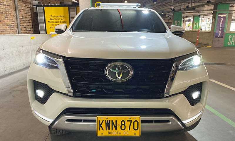 Toyota Fortuner 2.7L...