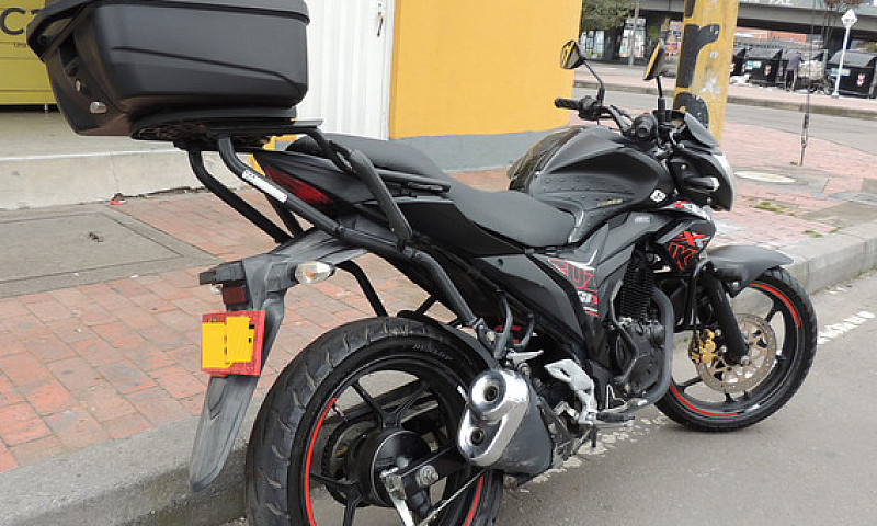 Motocicleta Gixxer 1...