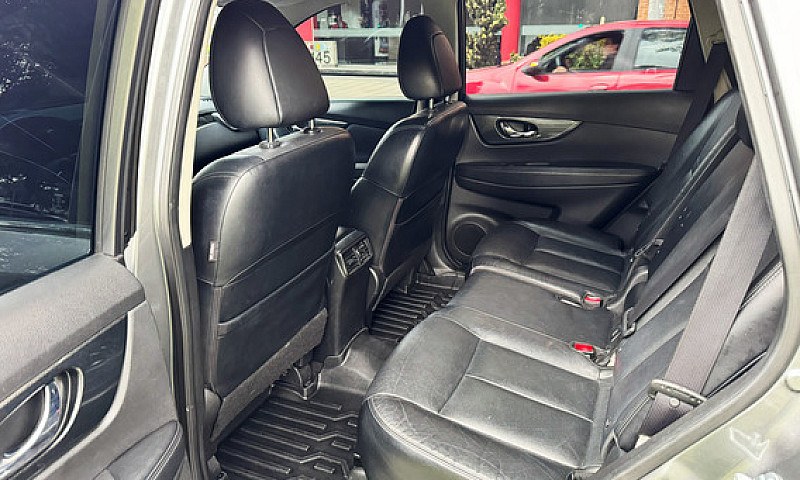 Nissan X-Trail 2.5 E...