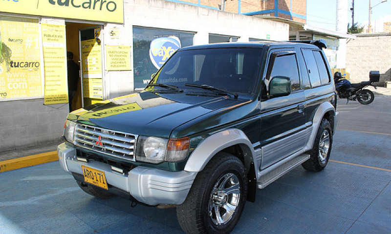 Mitsubishi Montero 3...