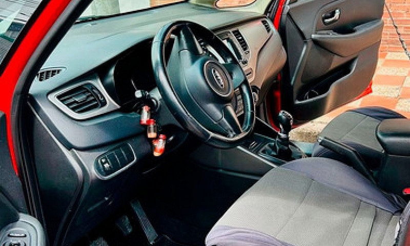 Kia Carens 2.0 Suv E...
