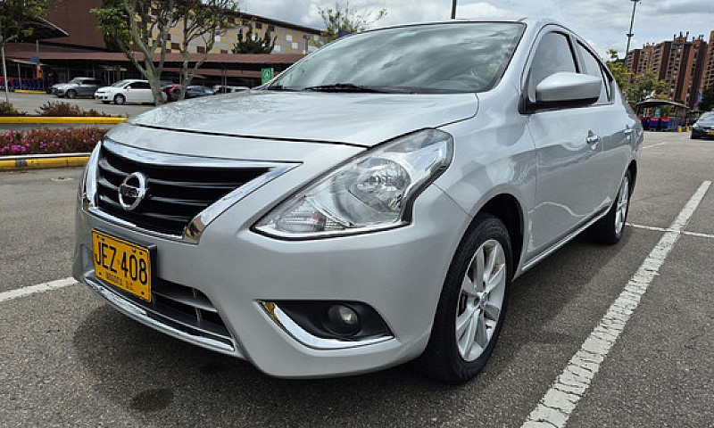 Nissan Versa 1.6 Adv...