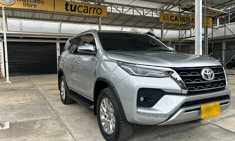 Toyota Fortuner 2.7L...
