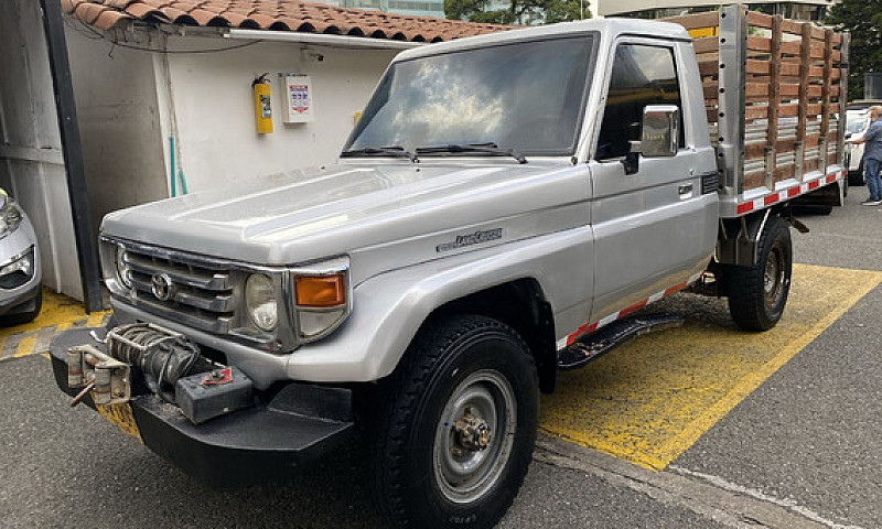 Toyota Land Cruiser ...