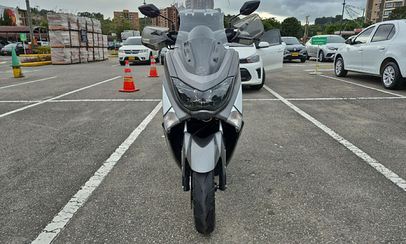 Yamaha Nmax 150 ...