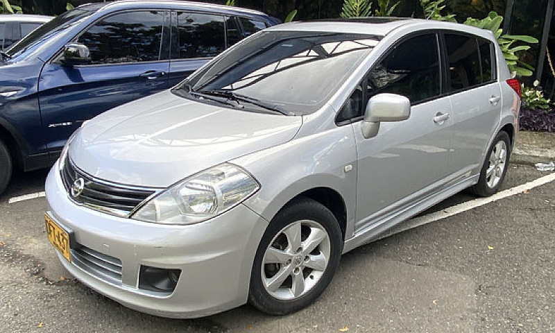 Nissan Tiida 1.8 Pre...