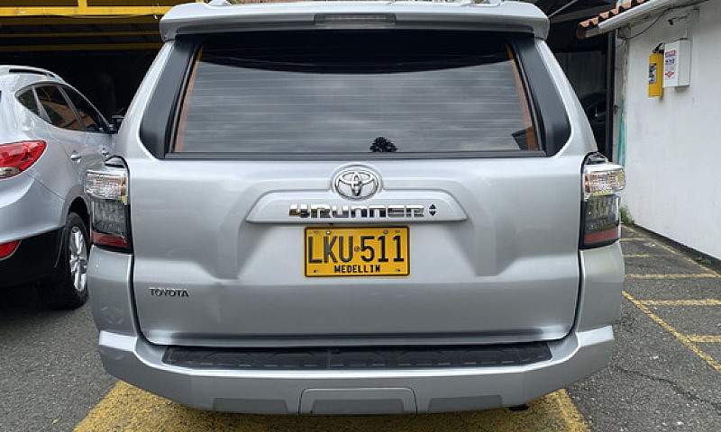Toyota 4Runner 4.0 S...