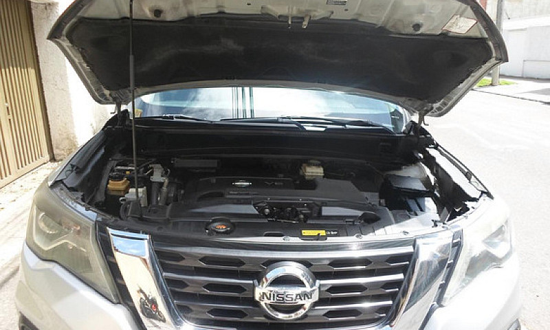 Nissan Pathfinder Tr...