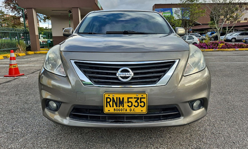 Nissan Versa 1.6 Adv...