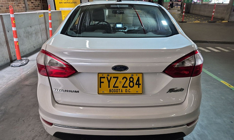 Ford Fiesta 1.6 Tita...