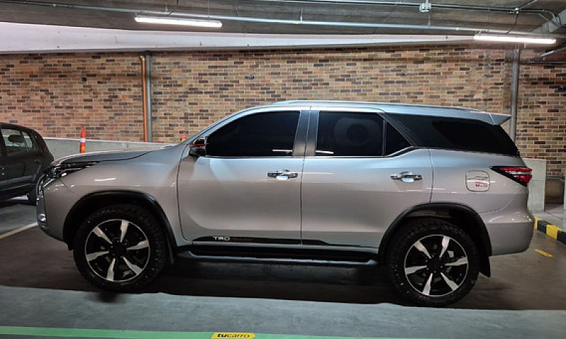 Toyota Fortuner 2.4L...