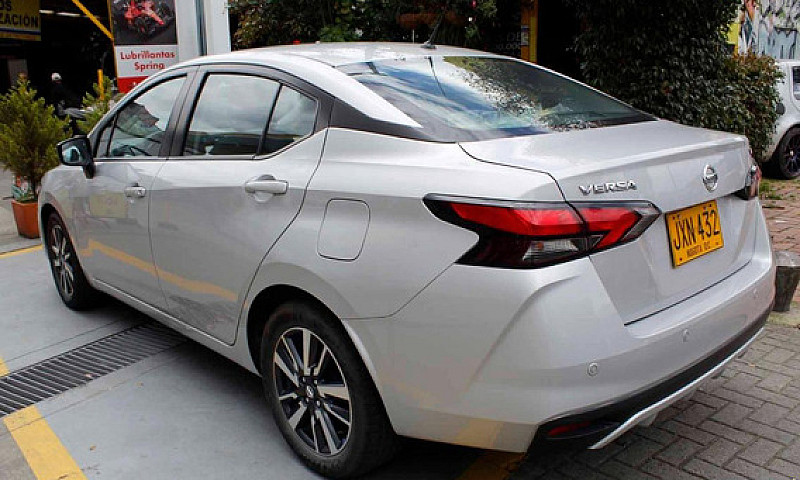 Nissan Versa 1.6 Sen...