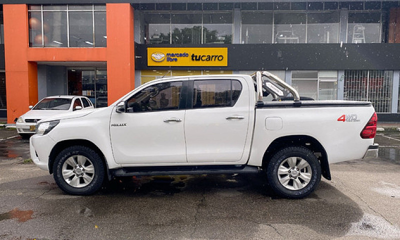 Toyota Hilux 2.4 4X4...