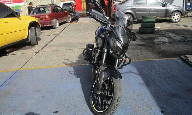 Moto Bajaj Dominar D...
