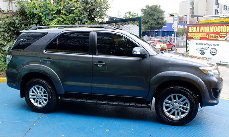 Toyota Fortuner Urba...