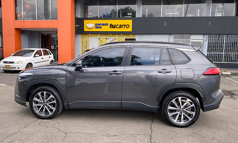 Toyota Corolla Cross...