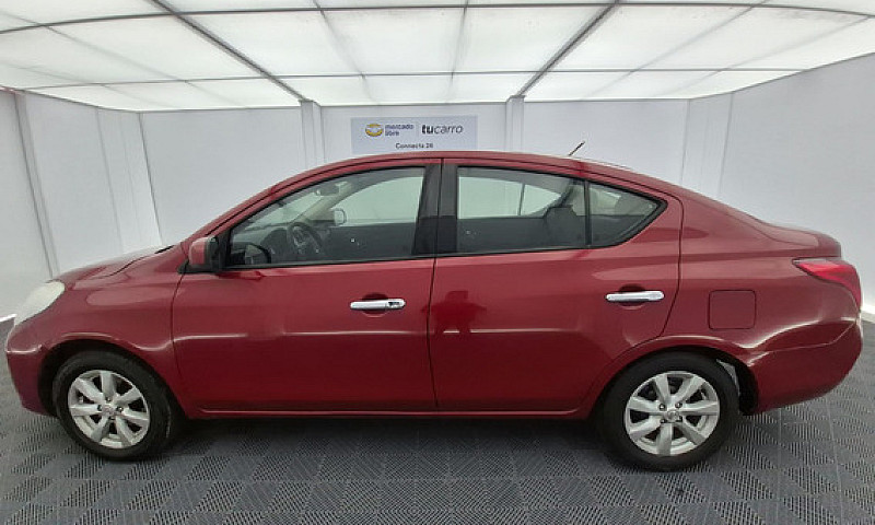 Nissan Versa 1.6 Sen...