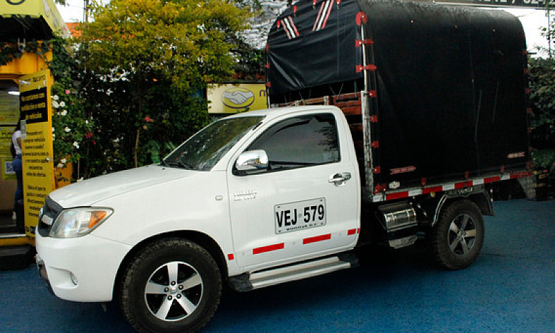 Toyota Hilux 2.7 Est...