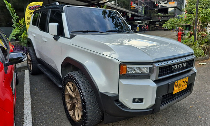 Toyota Land Cruiser ...
