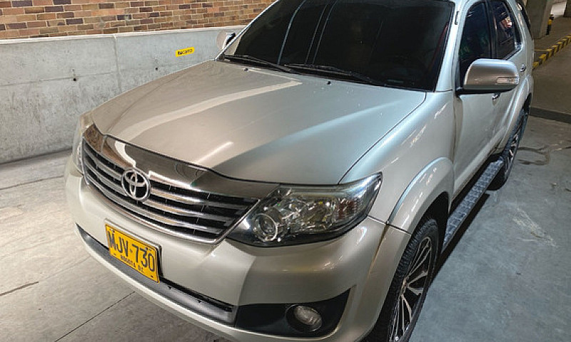 Toyota Fortuner 2.7L...