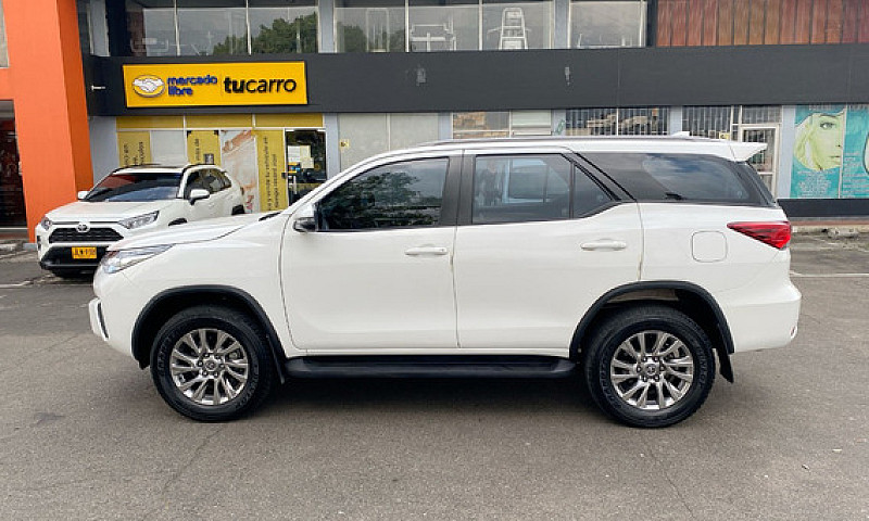 Toyota Fortuner 2.4 ...
