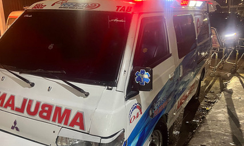 Ambulancia Mitsubish...