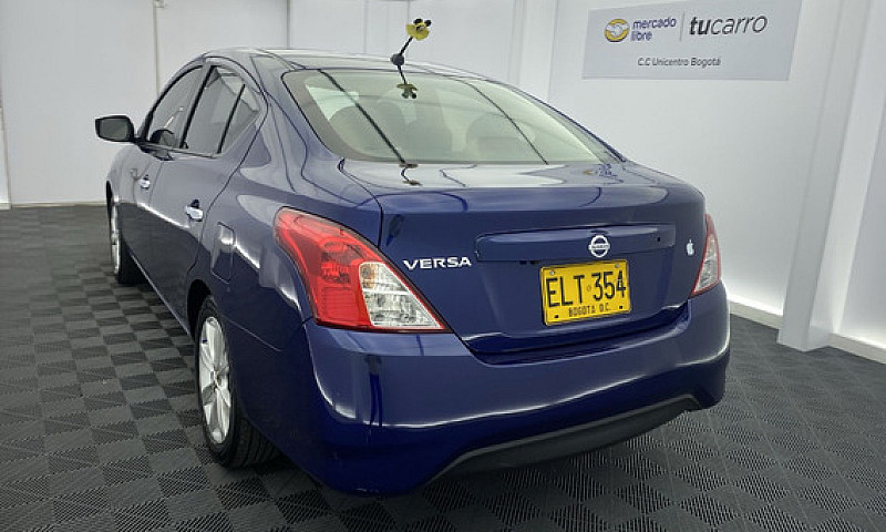 Nissan Versa 1.6 Adv...