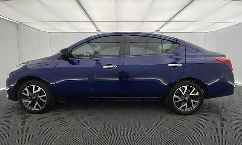 Nissan Versa 1.6 Adv...
