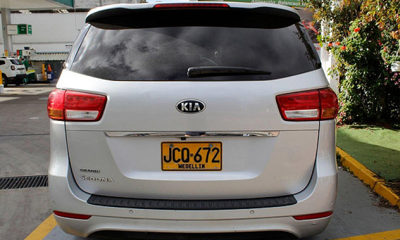 Kia Grand Carnival S...