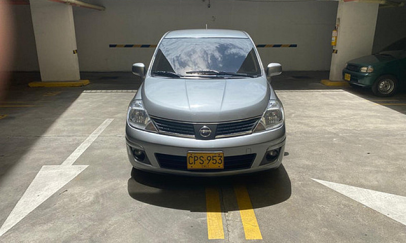 Nissan Tiida 1.8 Pre...