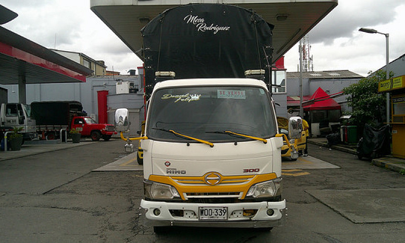 Camión Hino Dutro Pr...