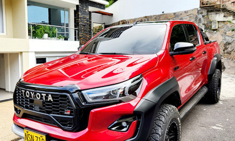 Toyota Hilux 2.8 Gr-...
