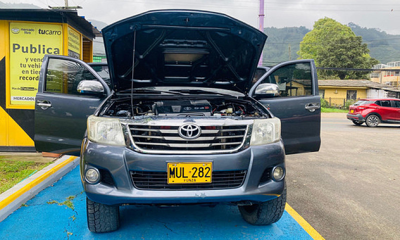 Toyota Hilux 3.0 Srv...